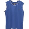 Camiseta sin mangas azul para chico con ribetes blancos en cuello y sisas, corte holgado, algodón, detalle bordado en el lado
