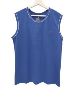 Camiseta sin mangas azul para chico con ribetes blancos en cuello y sisas, corte holgado, algodón, detalle bordado en el lado