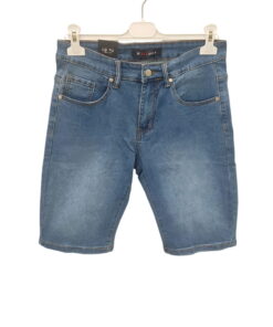 Bermuda vaquera azul de chico, corte ajustado, tejido denim elástico, cinco bolsillos, cierre delantero con botón y cremalll