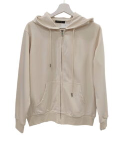 Sudadera básica crema para chica con capucha ajustable, cremallera frontal y bolsillos tipo canguro laterales. Corte recto y