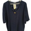 Blusa unicolor azul oscuro para chica de algodón, corte amplio, escote pico y botón decorativo de madera en la parte frontal