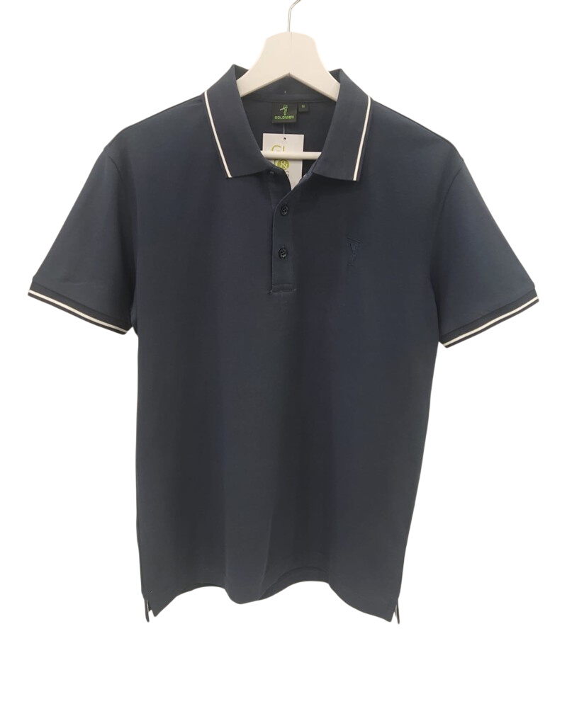 Polo de hombre azul marino con detalle blanco en cuello y mangas, corte recto, tejido cómodo de algodón y elastano, aberturas