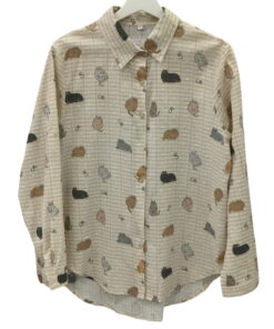 Camisa beige de manga larga para chica, estampado de gatos dormidos en marrón, gris y negro, algodón, corte recto y cuello de