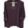 Camiseta holgada de manga larga en morado profundo para chica, corte oversize, escote pico y parche discreto en el bajo, en