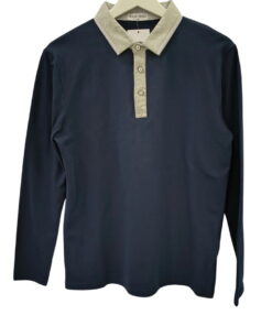 Polo de manga larga para hombre en azul marino, cuello camisero claro con rayas y botones, corte recto, tejido de algodón con