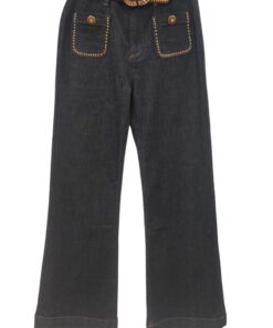 Pantalón vaquero oscuro de chica, corte ancho, con cinturón elástico marrón de tachas metálicas y bolsillos frontales decorad