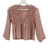 Blusa corta de cuadros vichy en rojo y blanco para chica con fruncido elástico en el pecho, escote pico y mangas tres cuartos