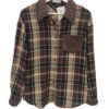 Sobrecamisa de cuadros marrones y beige para chica, cuello en pico con tachuelas metálicas y detalles de antelina en bolsill0