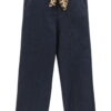 Pantalón ancho de mezclilla azul oscuro para chica con costura delantera, cinturón de animal print y bolsillos inclinados, pr