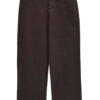 Pantalón vaquero ancho en color chocolate oscuro para chica, con cinturón sintético de hebilla en B y llavero metálico decora