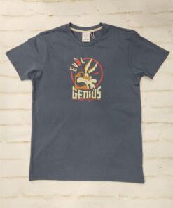 Camiseta de manga corta y cuello redondo con dibujo frontal. Composición 100% algodón.