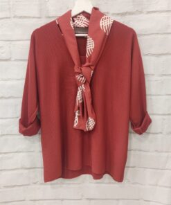 Camiseta con fular bicolor