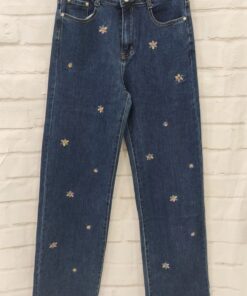 Vaquero ancho flor bordada