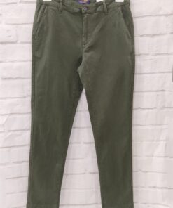 Pantalón tipo chino chico