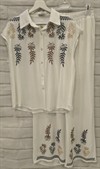 Conjunto blusa y pantalón con bordado