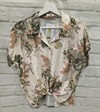 Camisa flores grandes tostada