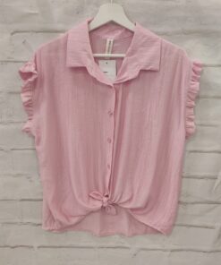 Camisa con volantes y relieve