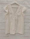 Blusa beis con puntillas