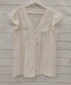 Blusa beis con puntillas
