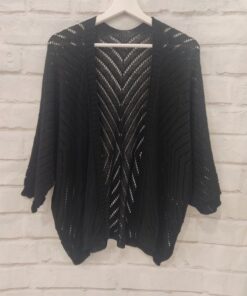 Chaqueta abierta de punto calado en color negro para chica, patrón geométrico chevron, manga media y tejido ligero con efecto