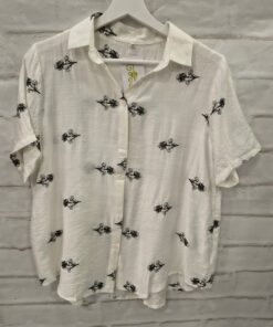 Camisa manga corta flores bordadas
