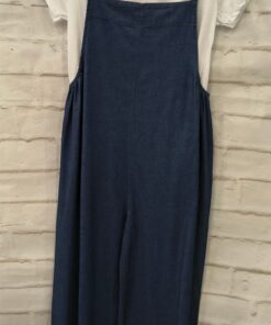 Mono vaquero azul oscuro de pierna ancha para chica, tirantes finos y camiseta básica blanca de algodón de manga corta. Confe