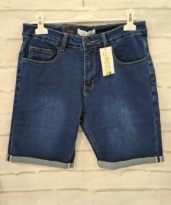 Bermuda vaquera azul oscura de chico, corte recto por encima de la rodilla y dobladillo vuelto, con bolsillos tipo jeans, cre