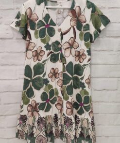 Vestido floreado corte flojo para chica, con volante en el bajo, botones de madera visibles, estampado en tonos verdes, marró