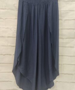 Pantalón flojo azul profundo para chica, corte largo holgado, con aberturas frontales en las piernas y textura arrugada en la