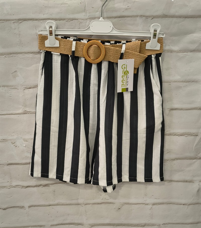 Pantalón corto de rayas verticales blanco y negro para chica, corte holgado, cinturilla elástica y cinturón trenzado beige