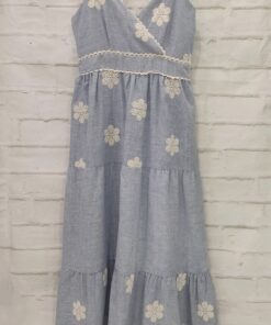 Vestido asitas flor bordada