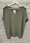 Blusa cuello V botones decorativos