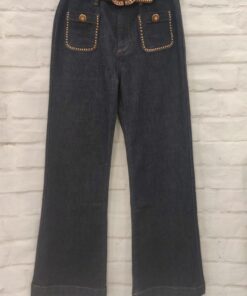 Vaquero oscuro tachas con cinturón