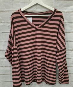Camiseta ancha a rayas cuello v