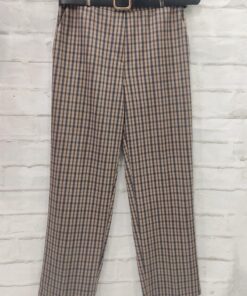 Pantalón de cuadros tipo chino para chica, corte recto, tonos marrón y beige, cinturón negro de material sintético y hebilla