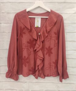 Blusa con volante y bordados