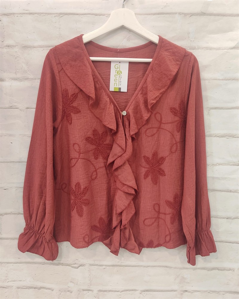 Blusa con volante y bordados
