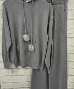 Conjunto de punto unicolor con pompom