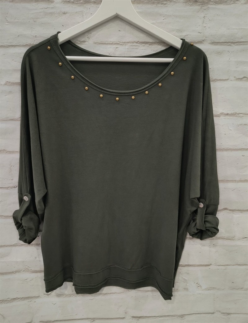 Camiseta oversize media manga con tachas