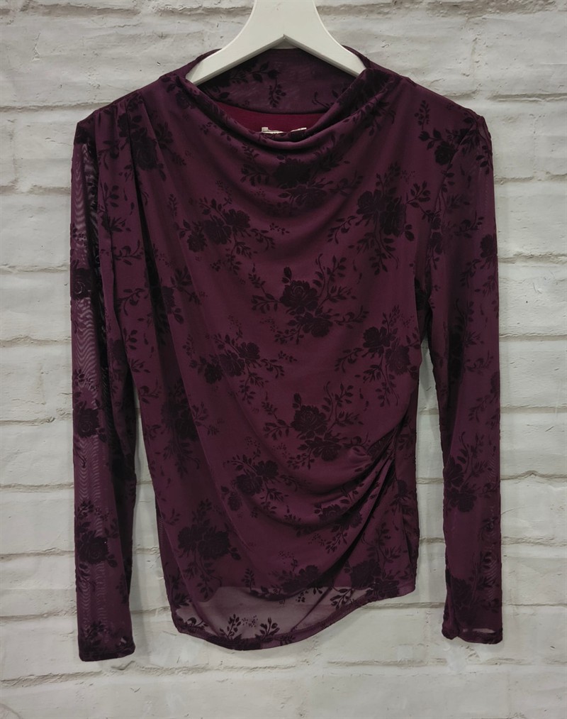 Camiseta semitransparente floreada
