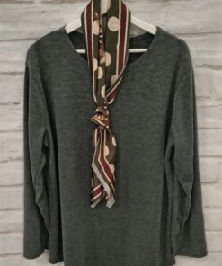 Camiseta estilo jersey unicolor con pañuelo